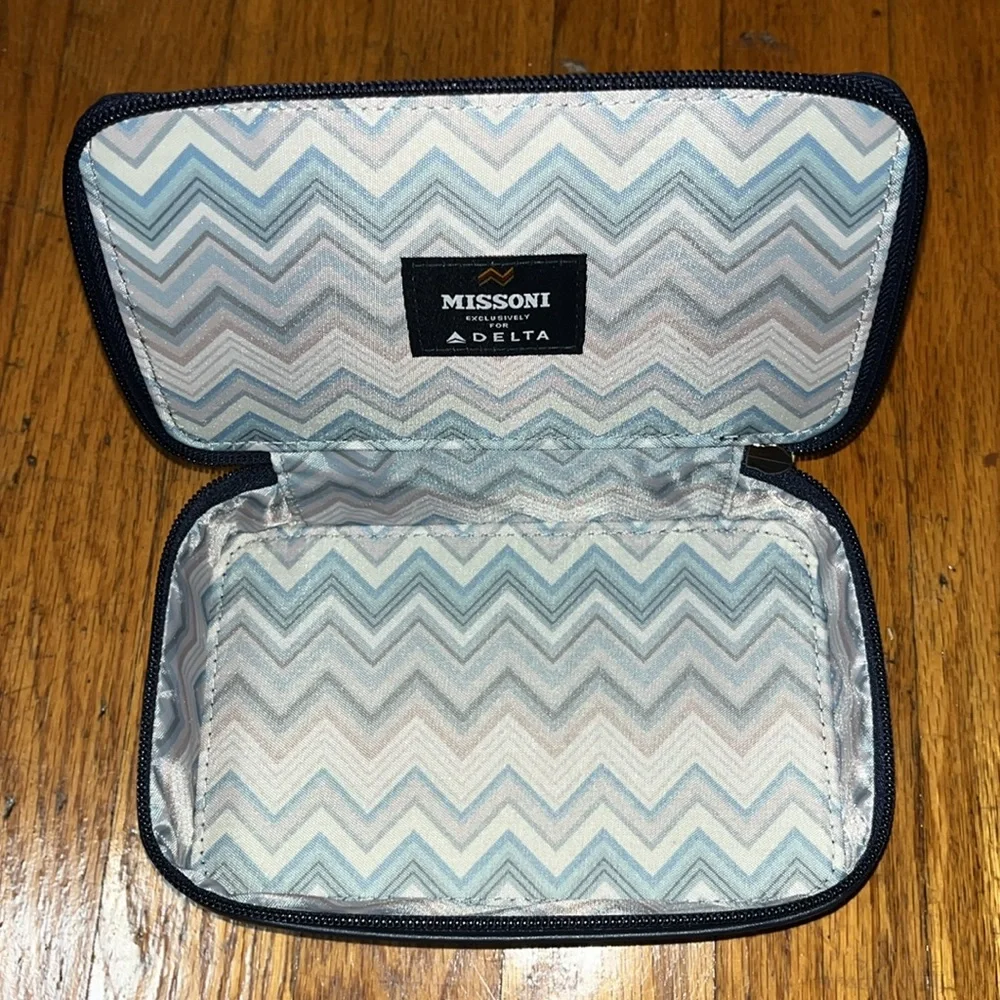 NWOT Missoni Dark Blue Chevron Patterned Travel Bag Toiletries Case